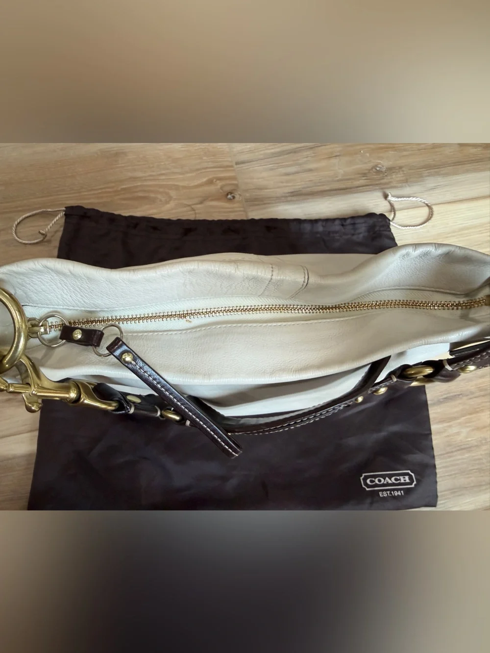 Vintage Coach Carly Leather Hobo Bag Off-White Leather Gold Hardware J0782-10615